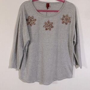 Gray long sleeve shirt with beaded flowers